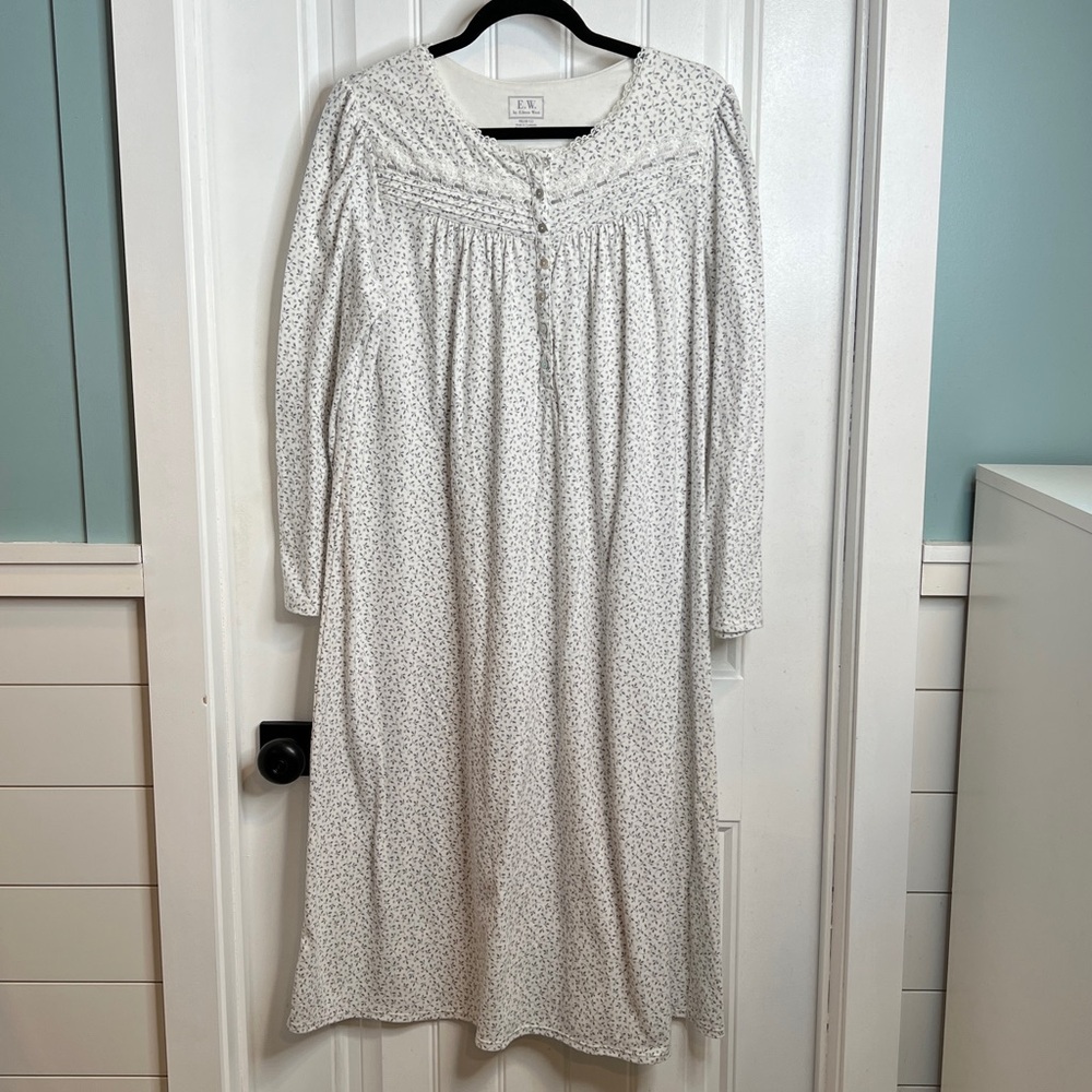 Eileen West White Gray Ditzy Floral Long Sleeve Button Bodice Nightgown. Size M.